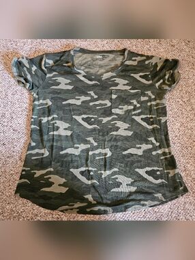 Women's a.n.a Green Camo Shirt Size L